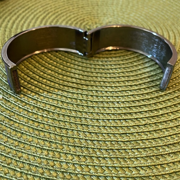 Purple and Silver Magnet Clasp Chunky Style Bracelet. Very Good Condition - Picture 3 of 8